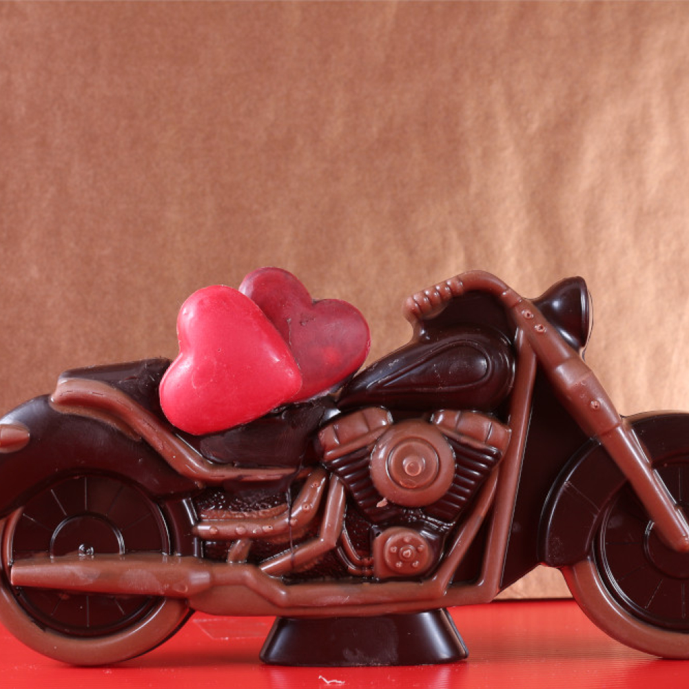 moto avec petits coeurs